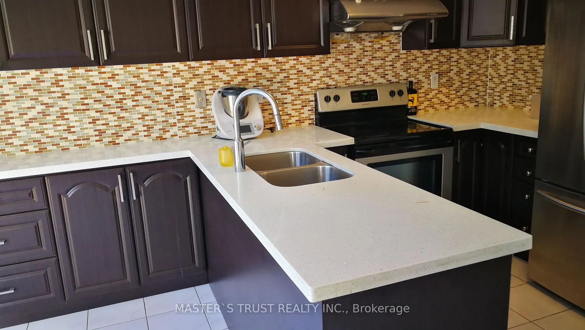 Photo 3 of 119 Snowdon Circle, Markham, Markville — HOMEH