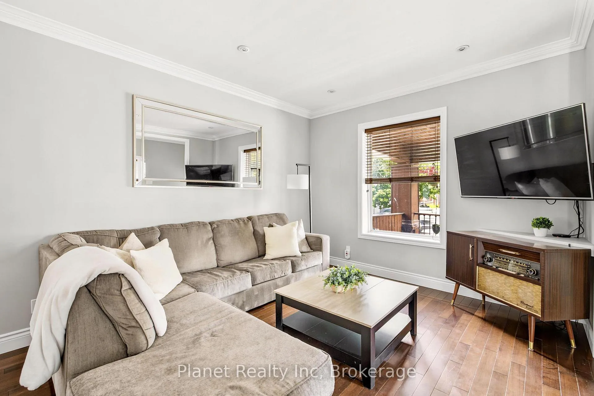Photo 10 of 44 Alma Street N, Guelph, Junction/Onward Willow — HOMEH
