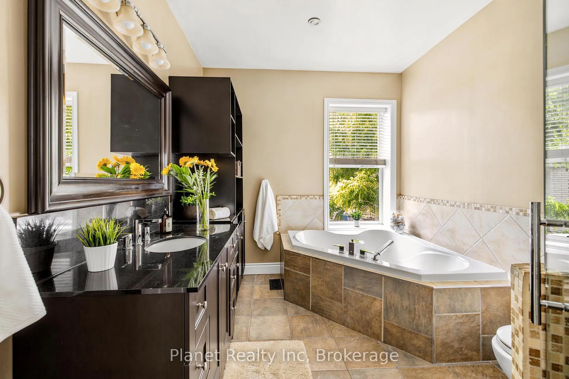 Photo 15 of 44 Alma Street N, Guelph, Junction/Onward Willow — HOMEH