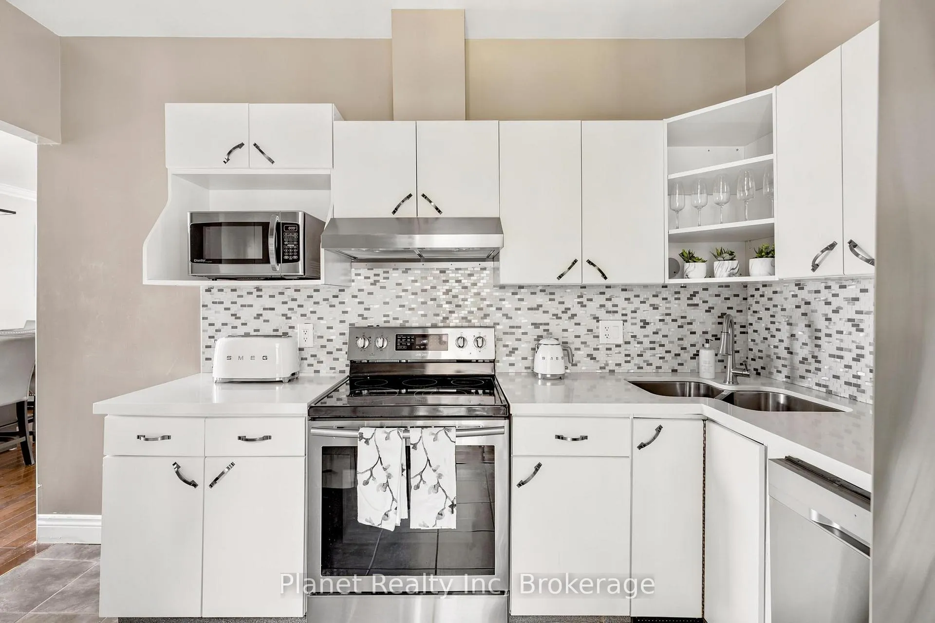 Photo 18 of 44 Alma Street N, Guelph, Junction/Onward Willow — HOMEH