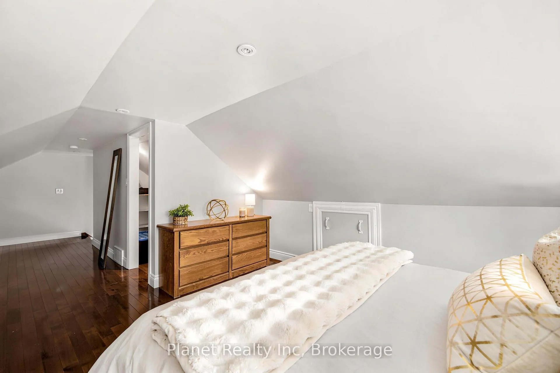Photo 30 of 44 Alma Street N, Guelph, Junction/Onward Willow — HOMEH