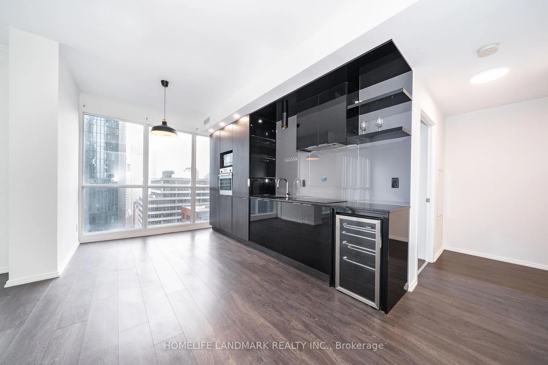 Photo 7 of Unit 1611, 70 Temperance Street, Toronto, Bay Street Corridor — HOMEH
