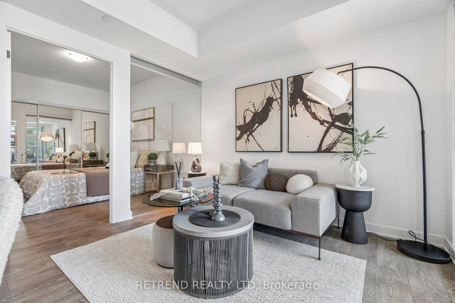 Front of Unit 1021, 543 Richmond Street W