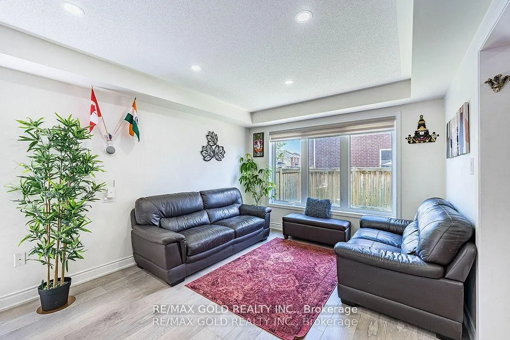 Photo 6 of 26 Robert Parkinson Drive, Brampton, Northwest Brampton — HOMEH