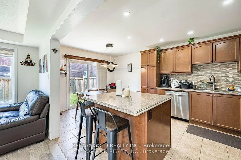Photo 9 of 26 Robert Parkinson Drive, Brampton, Northwest Brampton — HOMEH
