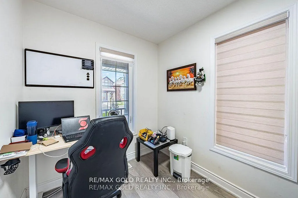 Photo 12 of 26 Robert Parkinson Drive, Brampton, Northwest Brampton — HOMEH