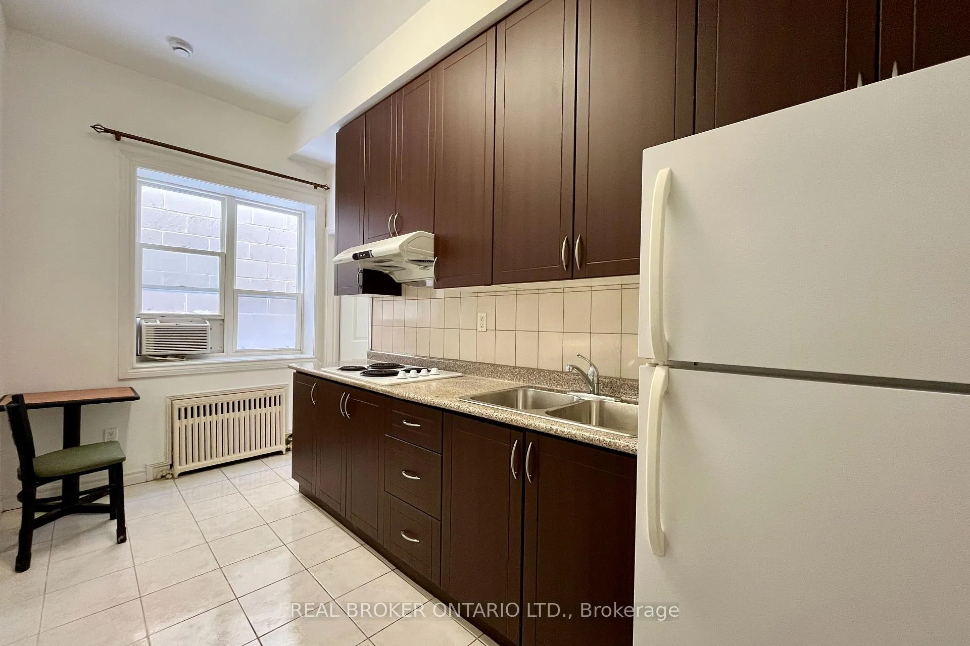 Photo 3 of Unit 2, 274 Coxwell Avenue, Toronto, Greenwood-Coxwell — HOMEH