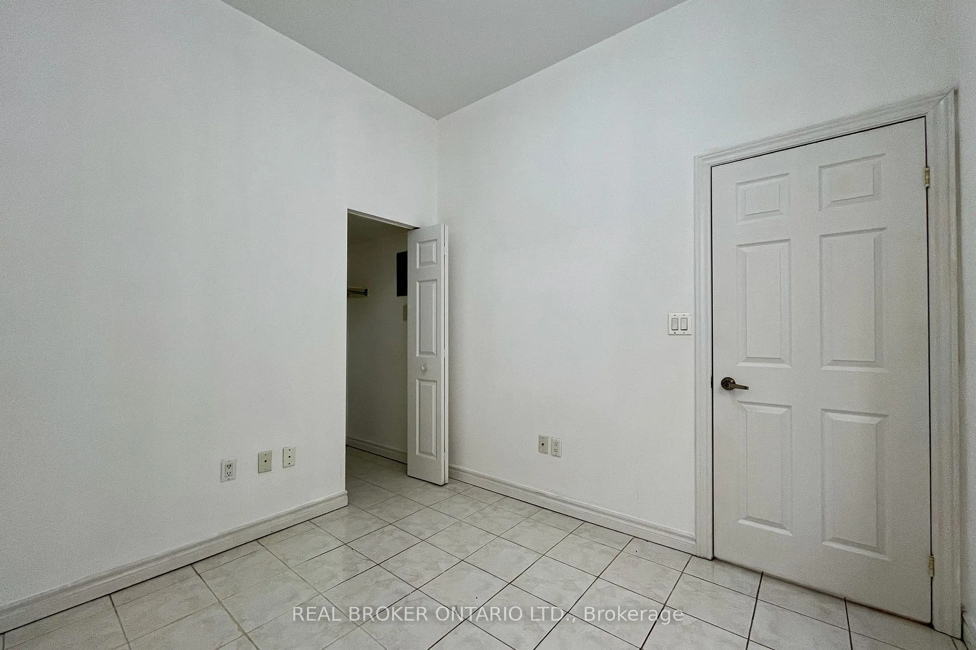 Photo 6 of Unit 2, 274 Coxwell Avenue, Toronto, Greenwood-Coxwell — HOMEH