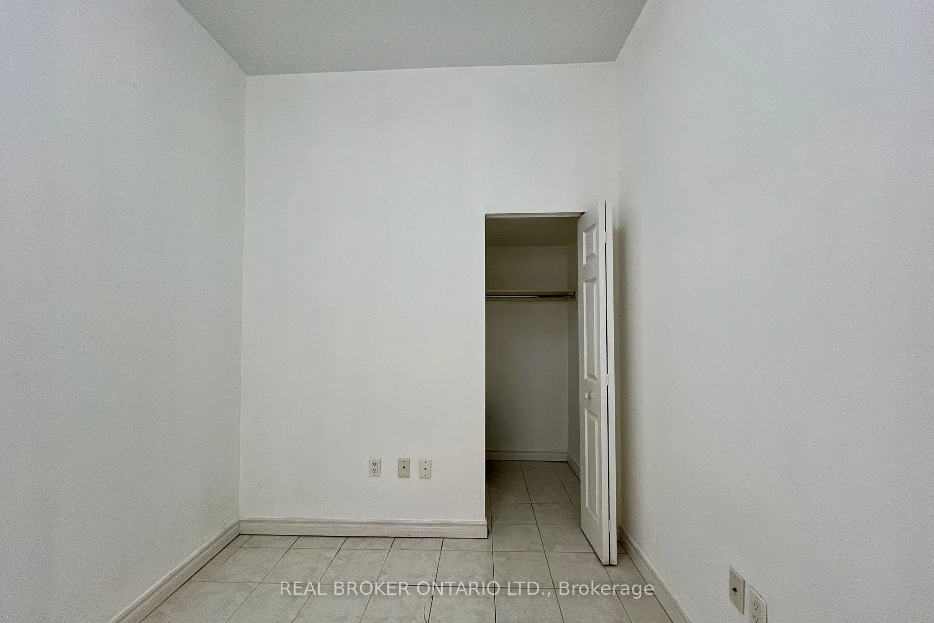 Photo 7 of Unit 2, 274 Coxwell Avenue, Toronto, Greenwood-Coxwell — HOMEH