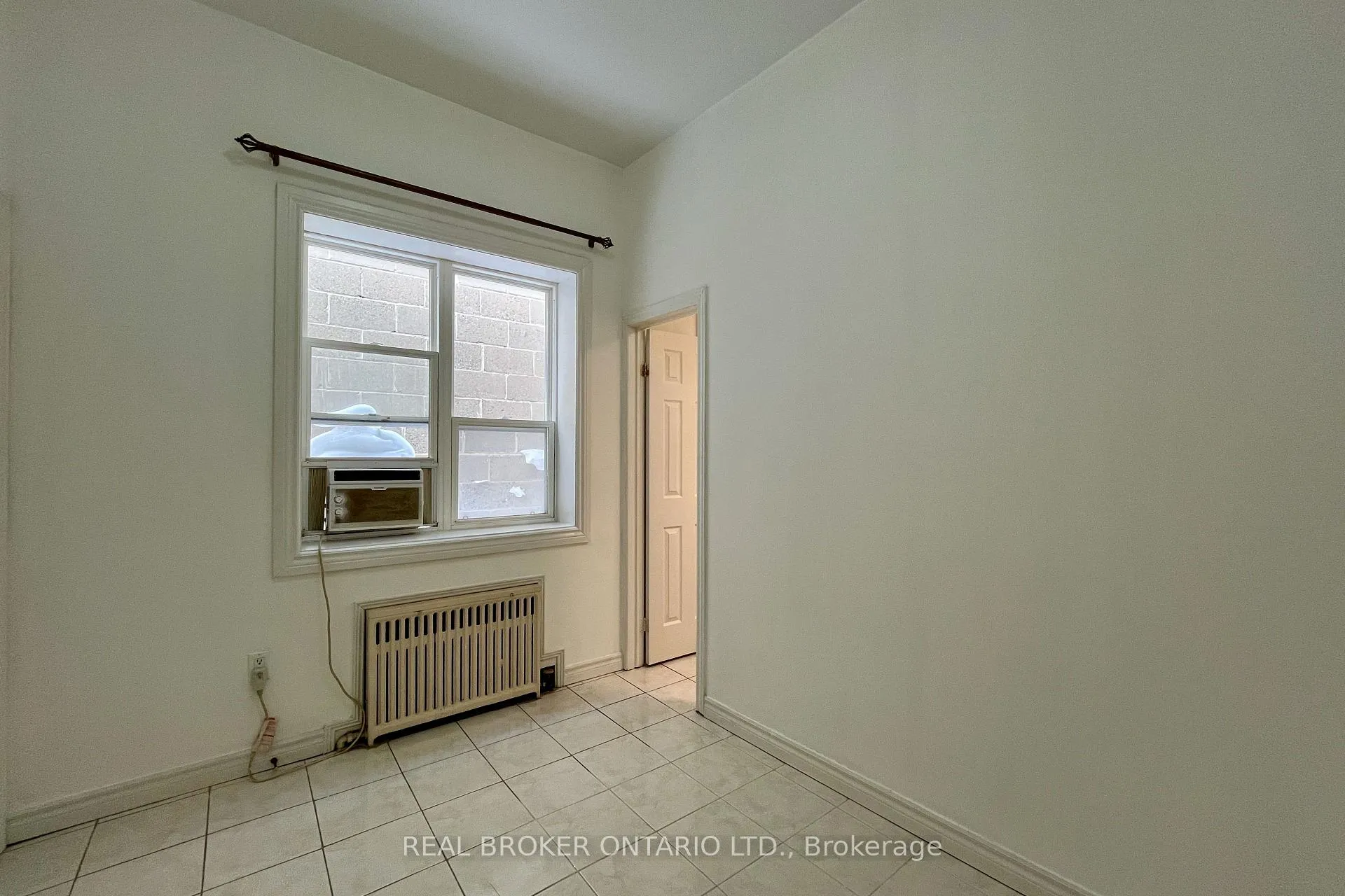 Photo 8 of Unit 2, 274 Coxwell Avenue, Toronto, Greenwood-Coxwell — HOMEH
