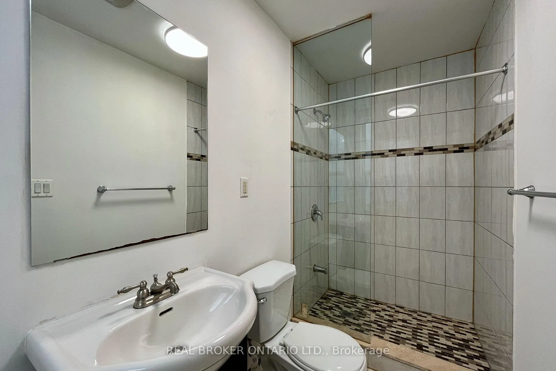 Photo 10 of Unit 2, 274 Coxwell Avenue, Toronto, Greenwood-Coxwell — HOMEH