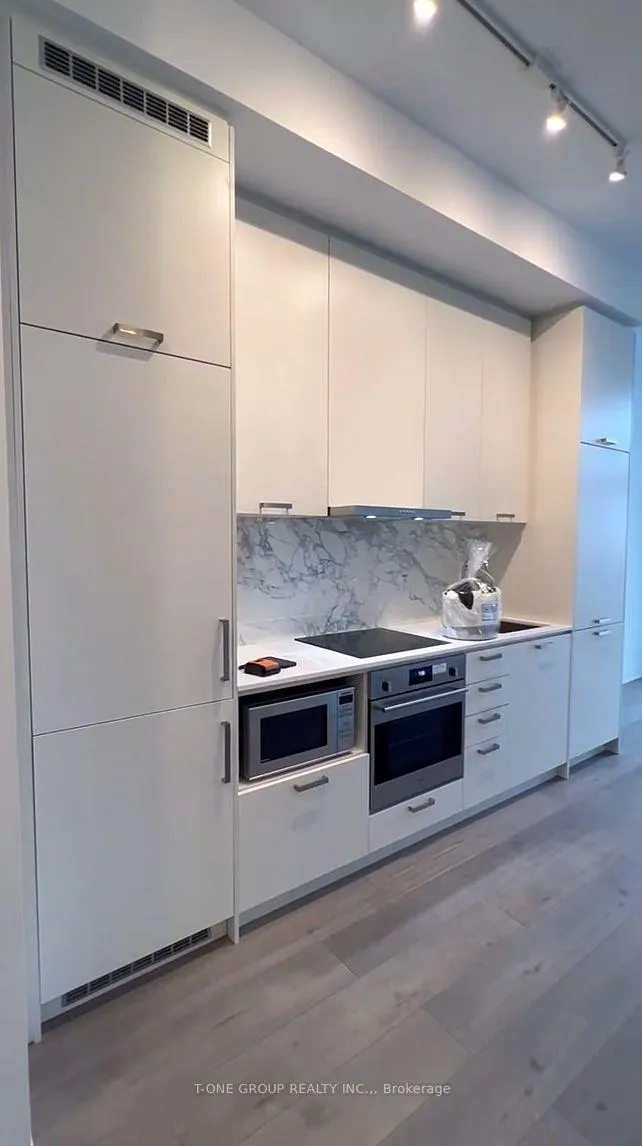 Photo 2 of Unit 2106, 38 Honeycrisp Crescent, Vaughan, Vaughan Corporate Centre — HOMEH