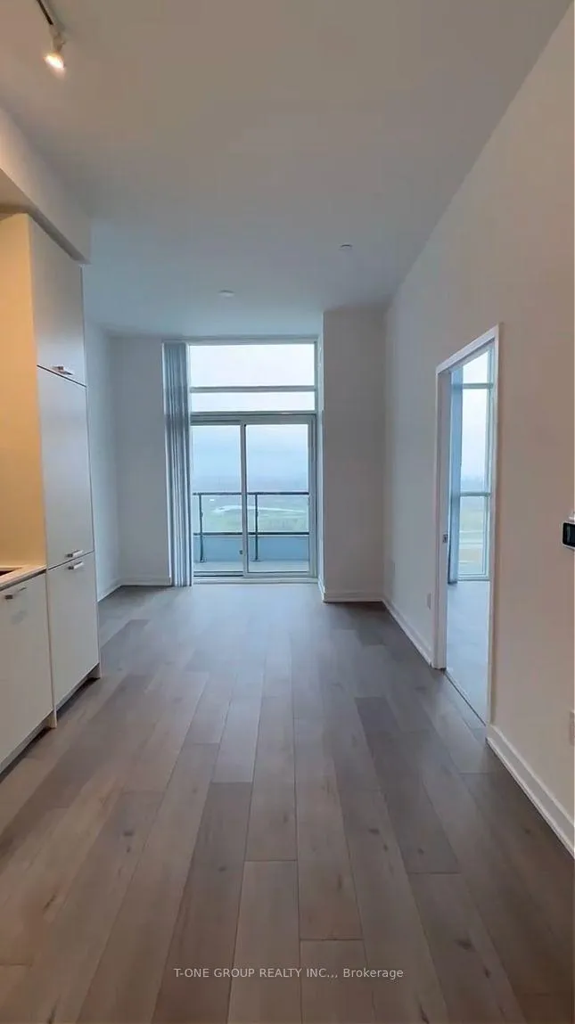 Photo 5 of Unit 2106, 38 Honeycrisp Crescent, Vaughan, Vaughan Corporate Centre — HOMEH