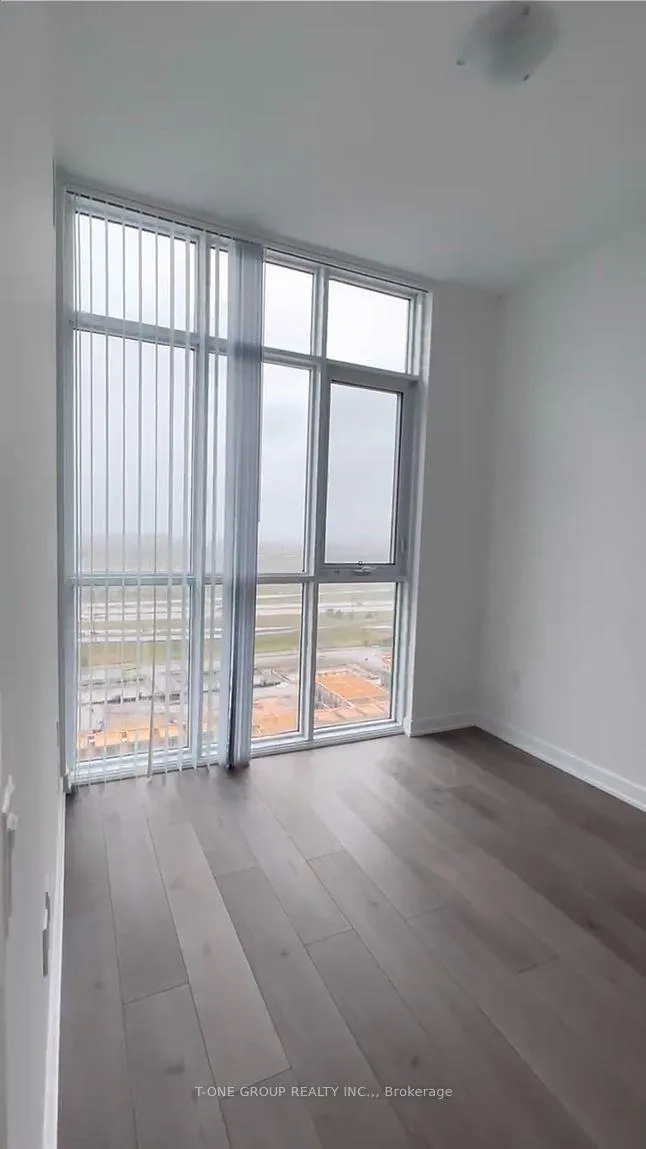 Photo 6 of Unit 2106, 38 Honeycrisp Crescent, Vaughan, Vaughan Corporate Centre — HOMEH