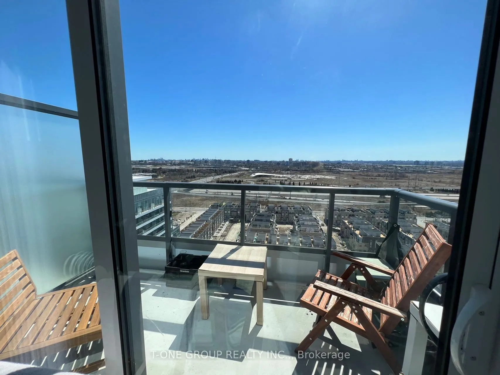 Photo 7 of Unit 2106, 38 Honeycrisp Crescent, Vaughan, Vaughan Corporate Centre — HOMEH
