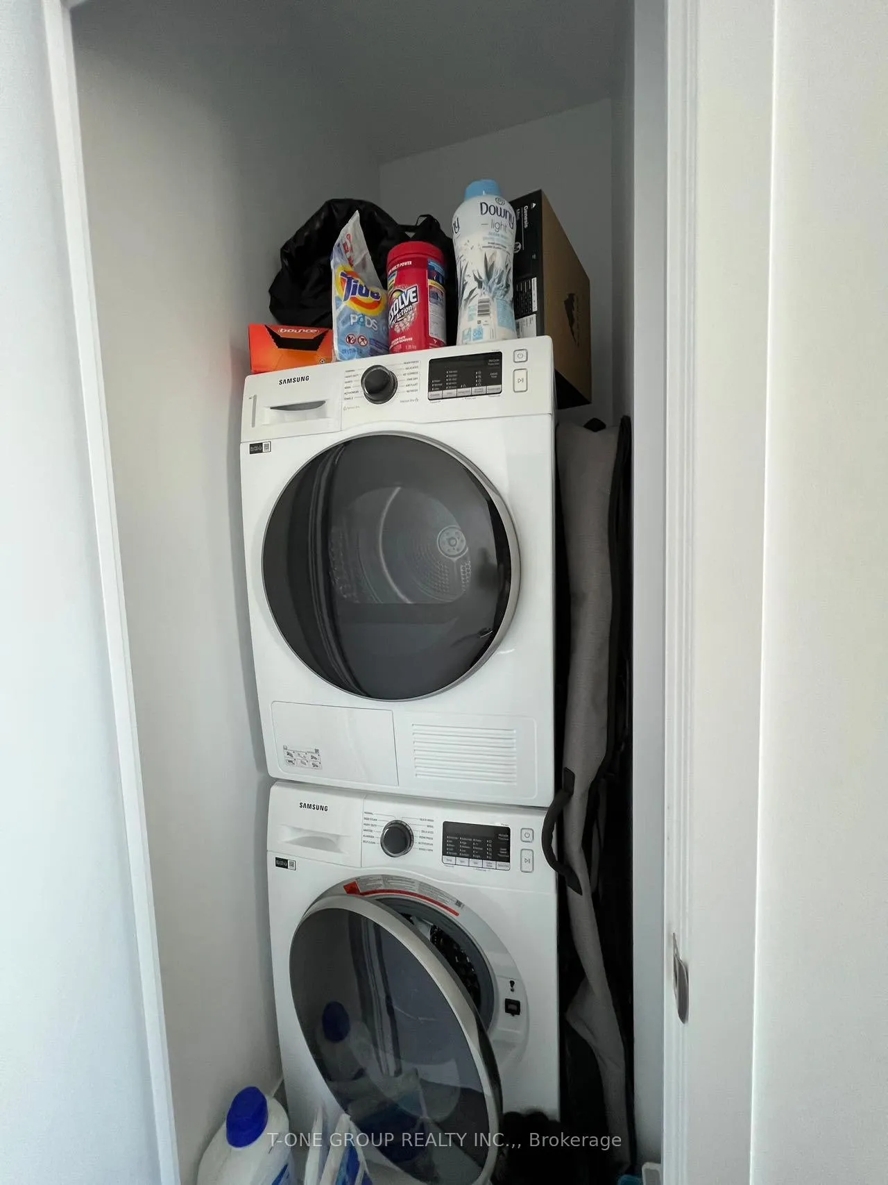 Photo 8 of Unit 2106, 38 Honeycrisp Crescent, Vaughan, Vaughan Corporate Centre — HOMEH