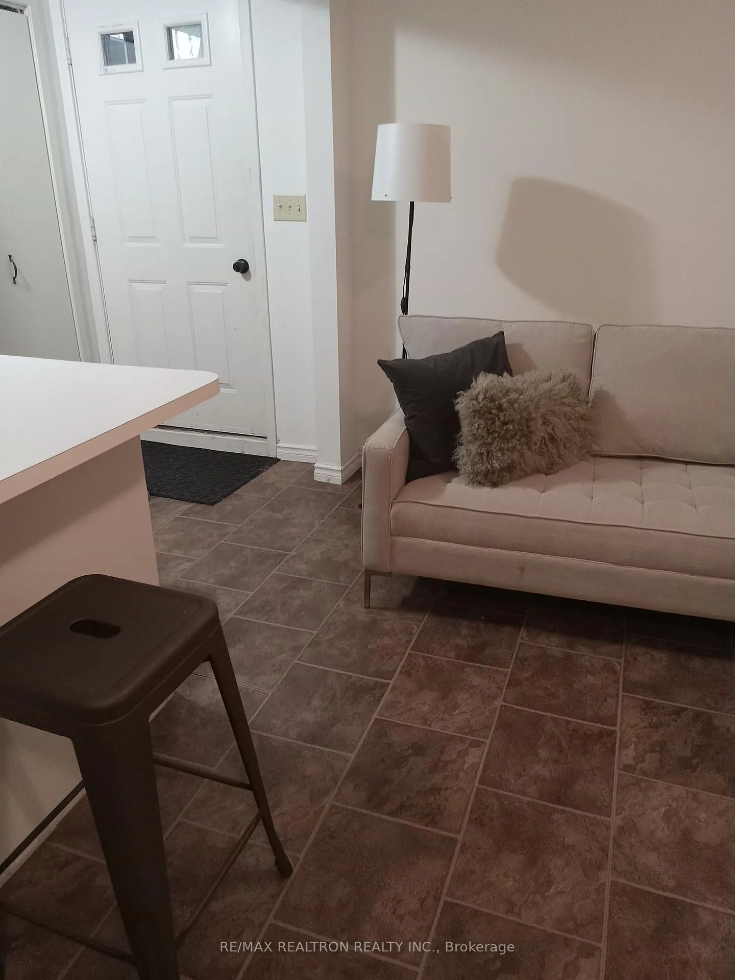 Photo 2 of Unit Bsmt, 645 Hillsdale Avenue E, Toronto, Mount Pleasant East — HOMEH