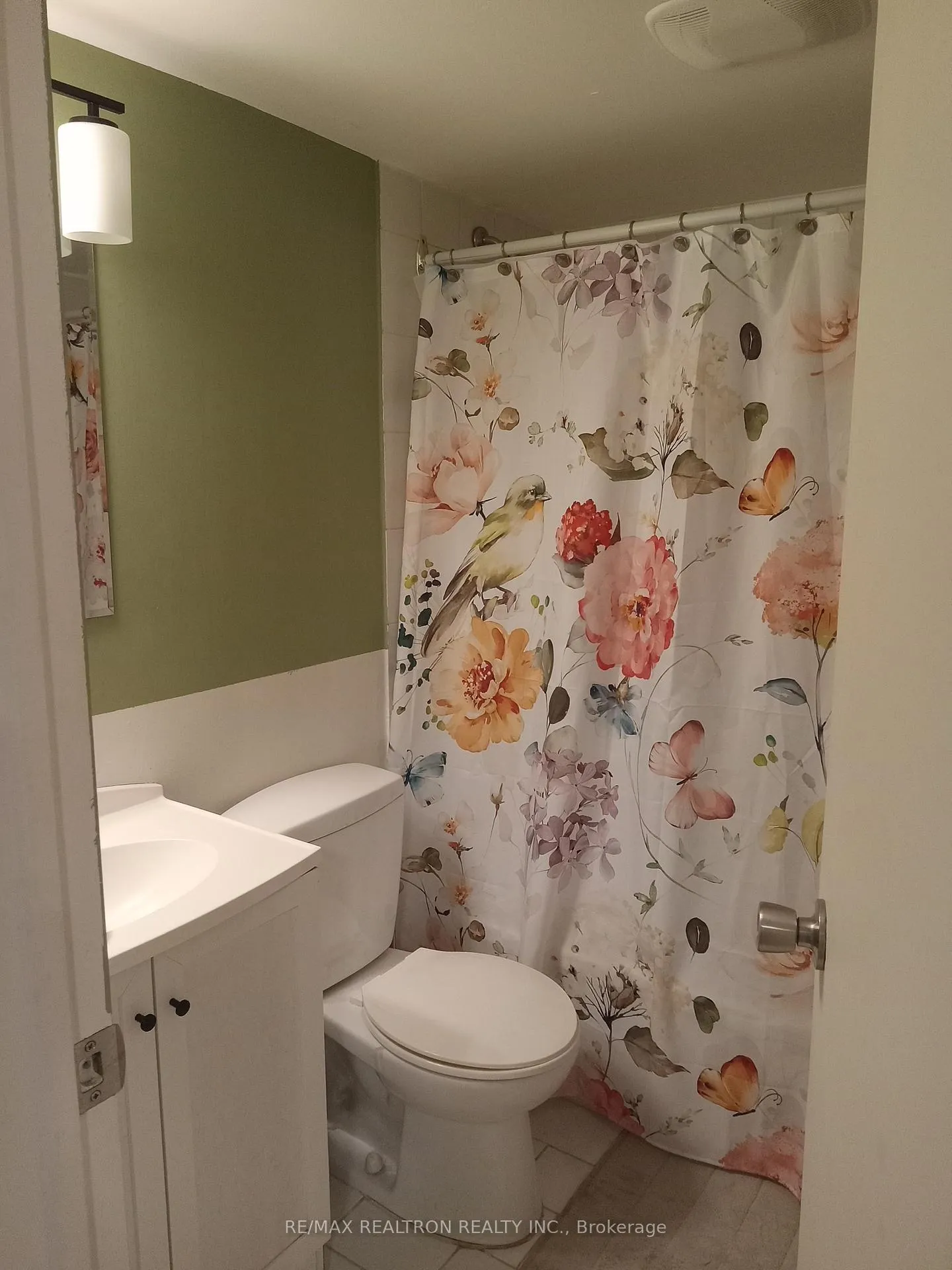 Photo 6 of Unit Bsmt, 645 Hillsdale Avenue E, Toronto, Mount Pleasant East — HOMEH