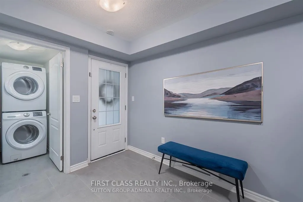 Photo 4 of 70 Minlow Way, Aurora, Rural Aurora — HOMEH