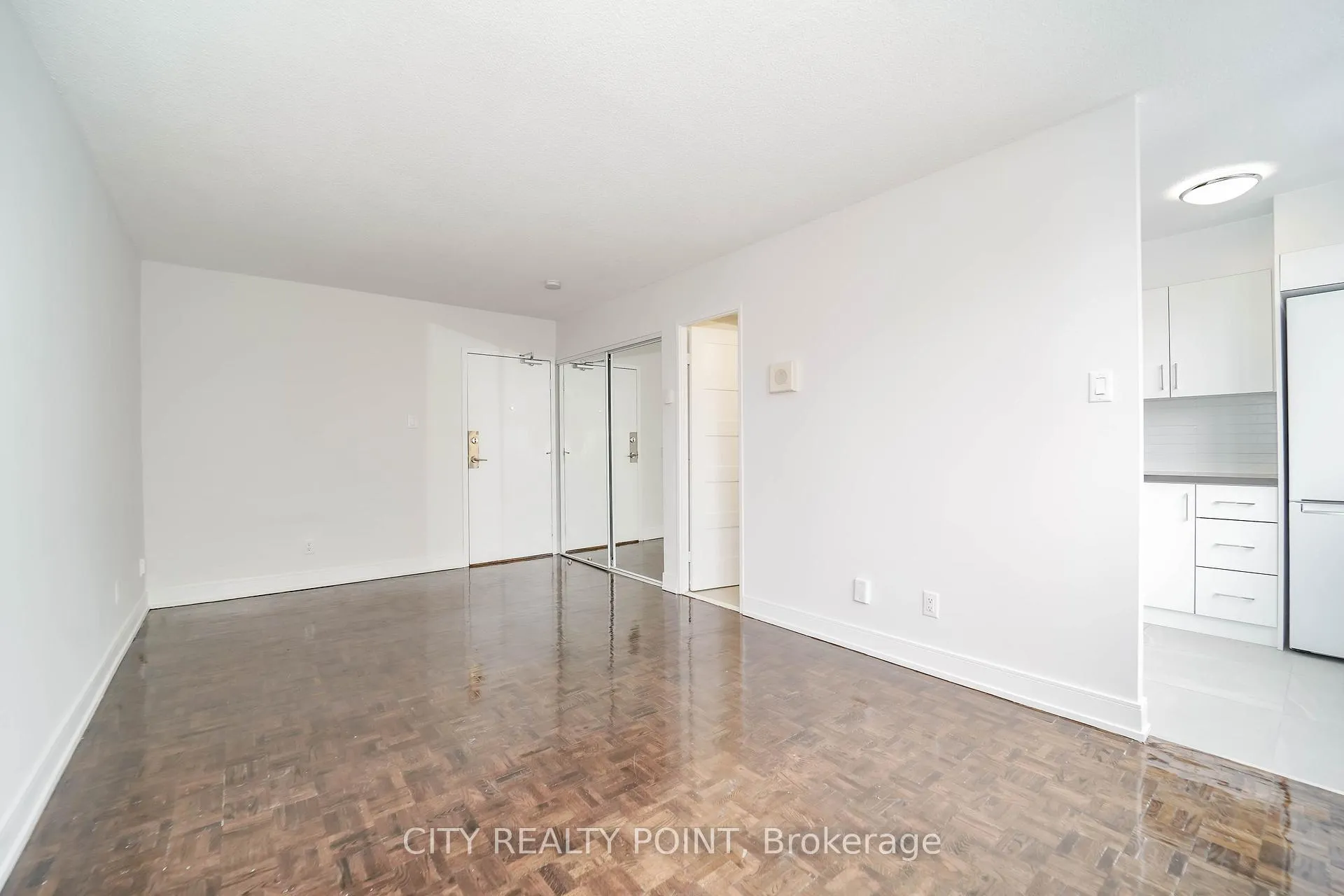 Photo 4 of Unit 2405, 33 Isabella Street, Toronto, Church-Yonge Corridor — HOMEH