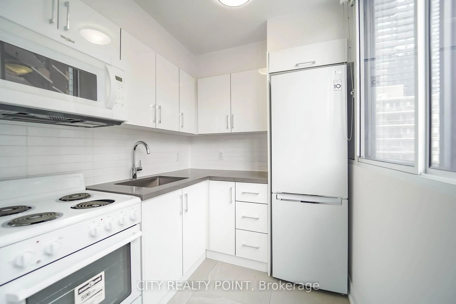 Photo 18 of Unit 2405, 33 Isabella Street, Toronto, Church-Yonge Corridor — HOMEH