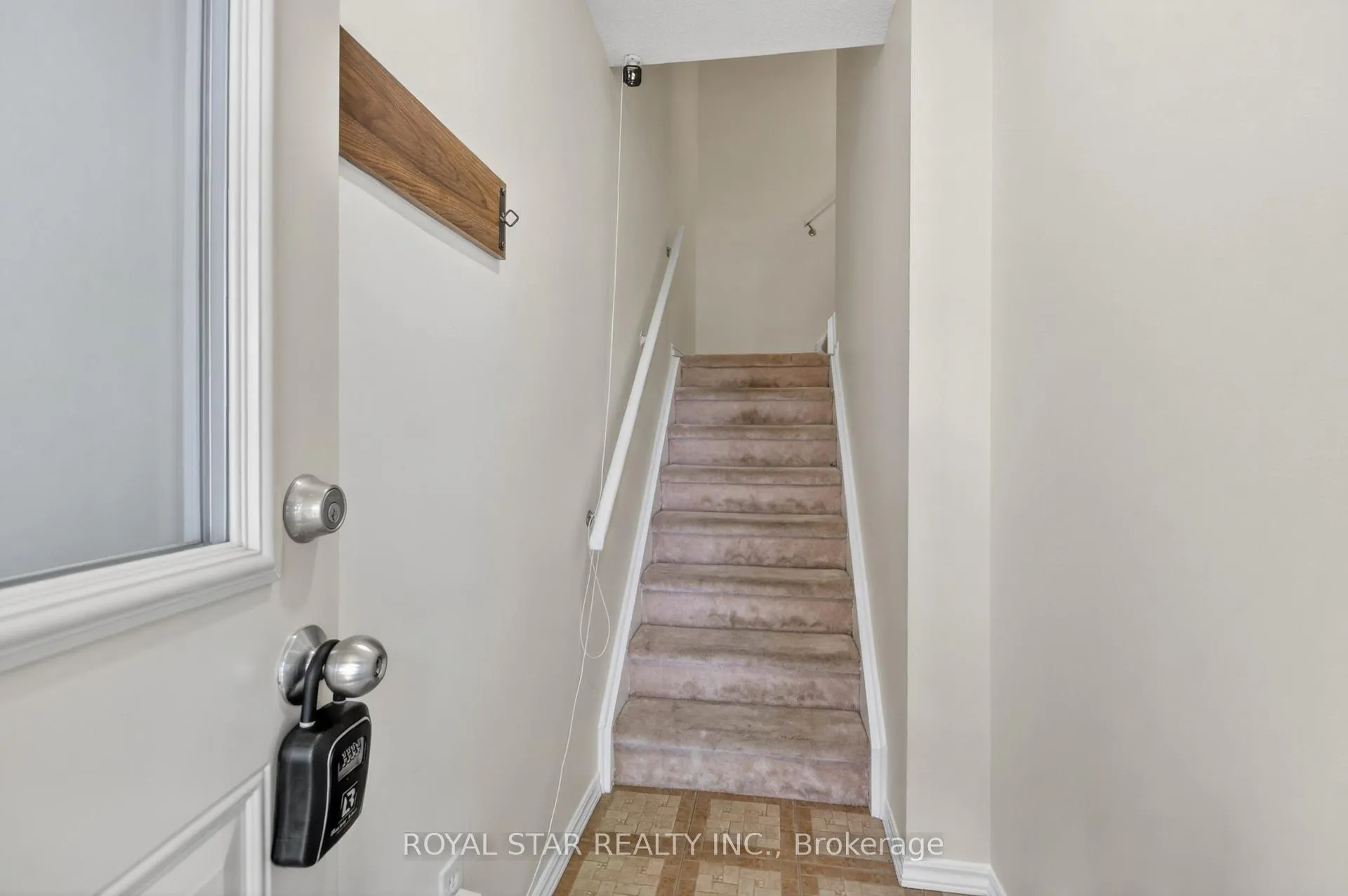 Photo 3 of Unit 5B, 762 St. Andre Drive, Ottawa, Hiawatha Park/Convent Glen — HOMEH
