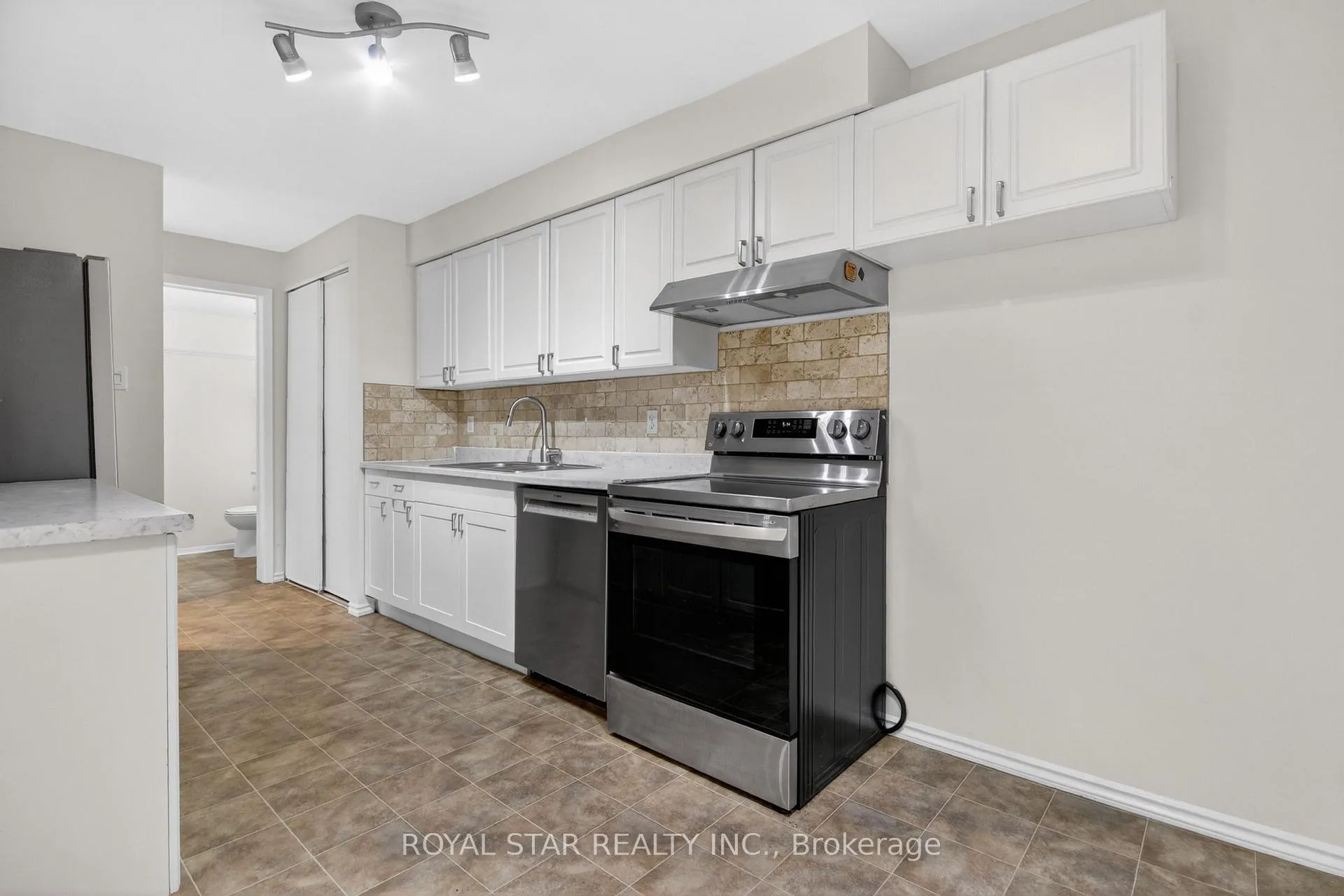 Photo 15 of Unit 5B, 762 St. Andre Drive, Ottawa, Hiawatha Park/Convent Glen — HOMEH
