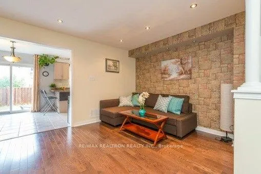 Photo 4 of 122 Benjamin Hood Crescent, Vaughan, Patterson — HOMEH