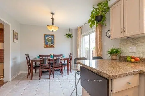 Photo 9 of 122 Benjamin Hood Crescent, Vaughan, Patterson — HOMEH