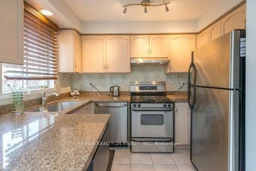 Photo 10 of 122 Benjamin Hood Crescent, Vaughan, Patterson — HOMEH