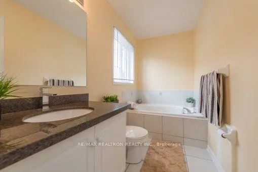 Photo 17 of 122 Benjamin Hood Crescent, Vaughan, Patterson — HOMEH