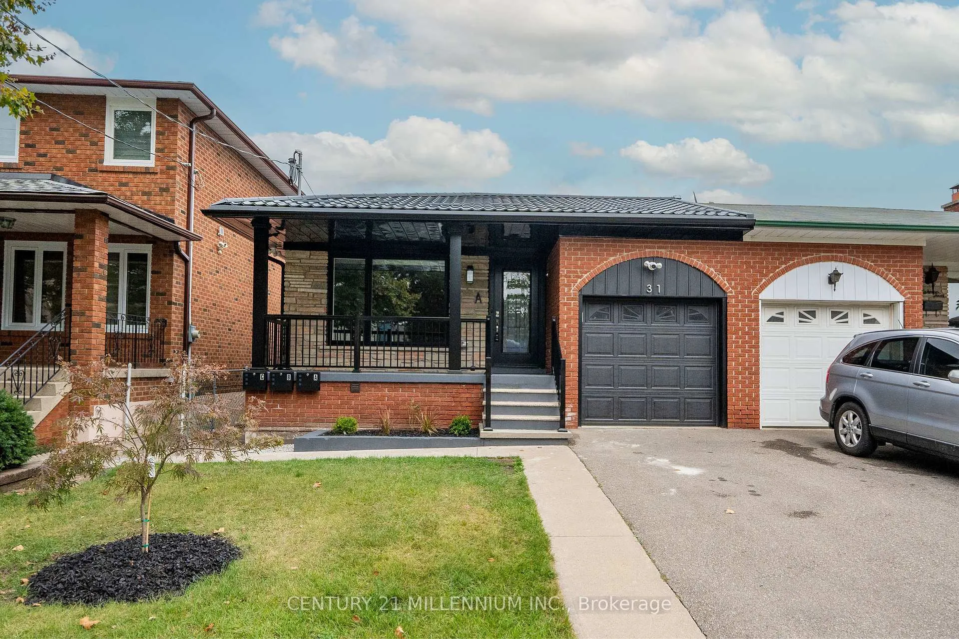 Front of Unit B, 31 Mariposa Avenue