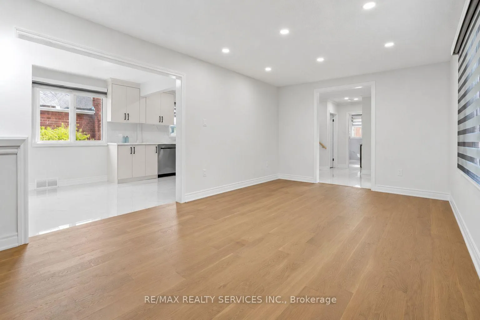Photo 5 of 21 Gregory Street, Brampton, Downtown Brampton — HOMEH