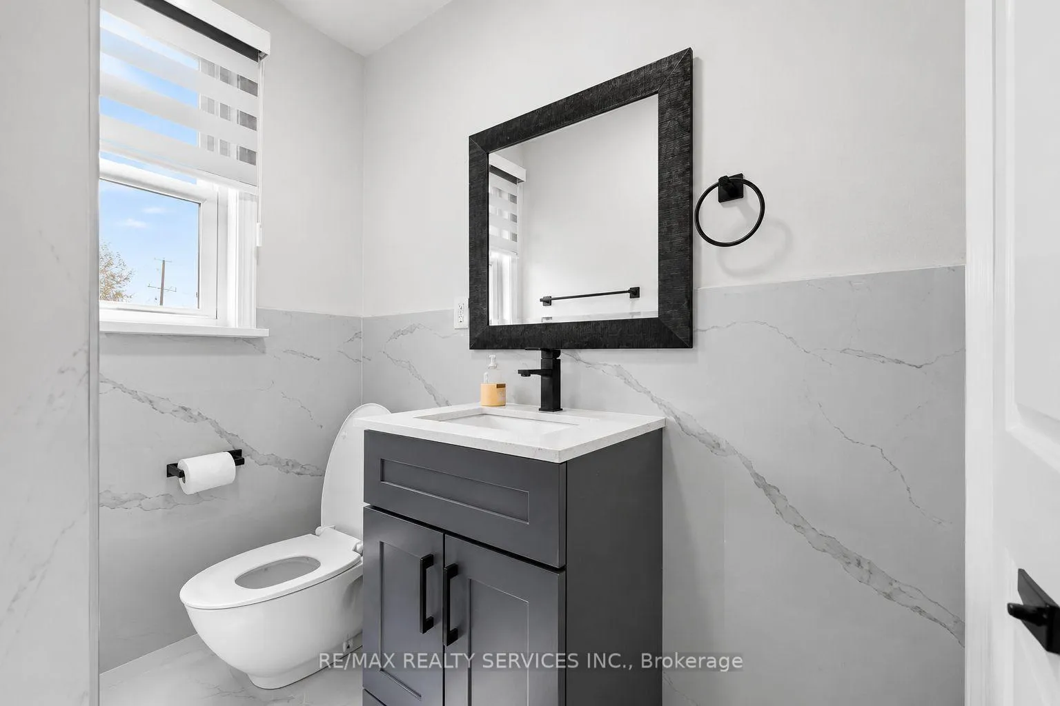Photo 10 of 21 Gregory Street, Brampton, Downtown Brampton — HOMEH
