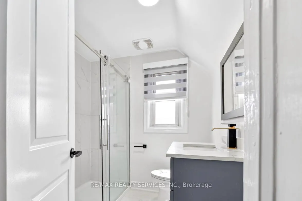 Photo 14 of 21 Gregory Street, Brampton, Downtown Brampton — HOMEH