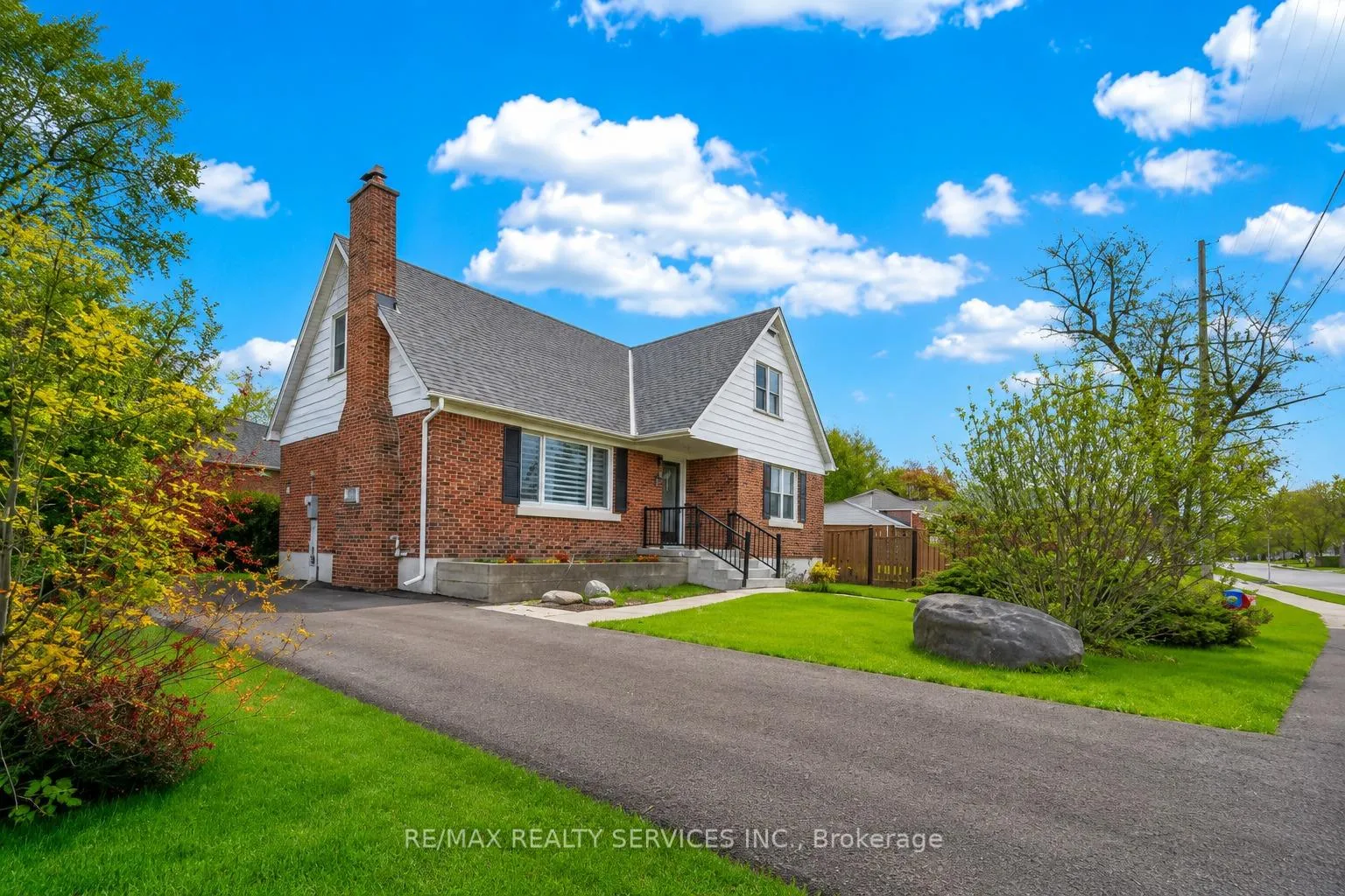 Photo 26 of 21 Gregory Street, Brampton, Downtown Brampton — HOMEH