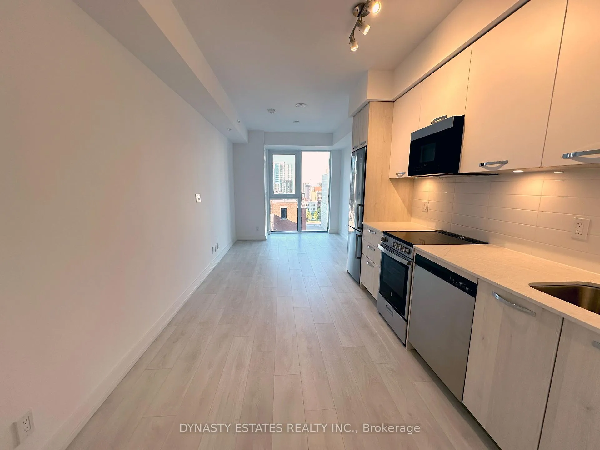 Photo 4 of Unit 908, 75 James Street S, Hamilton, Corktown — HOMEH