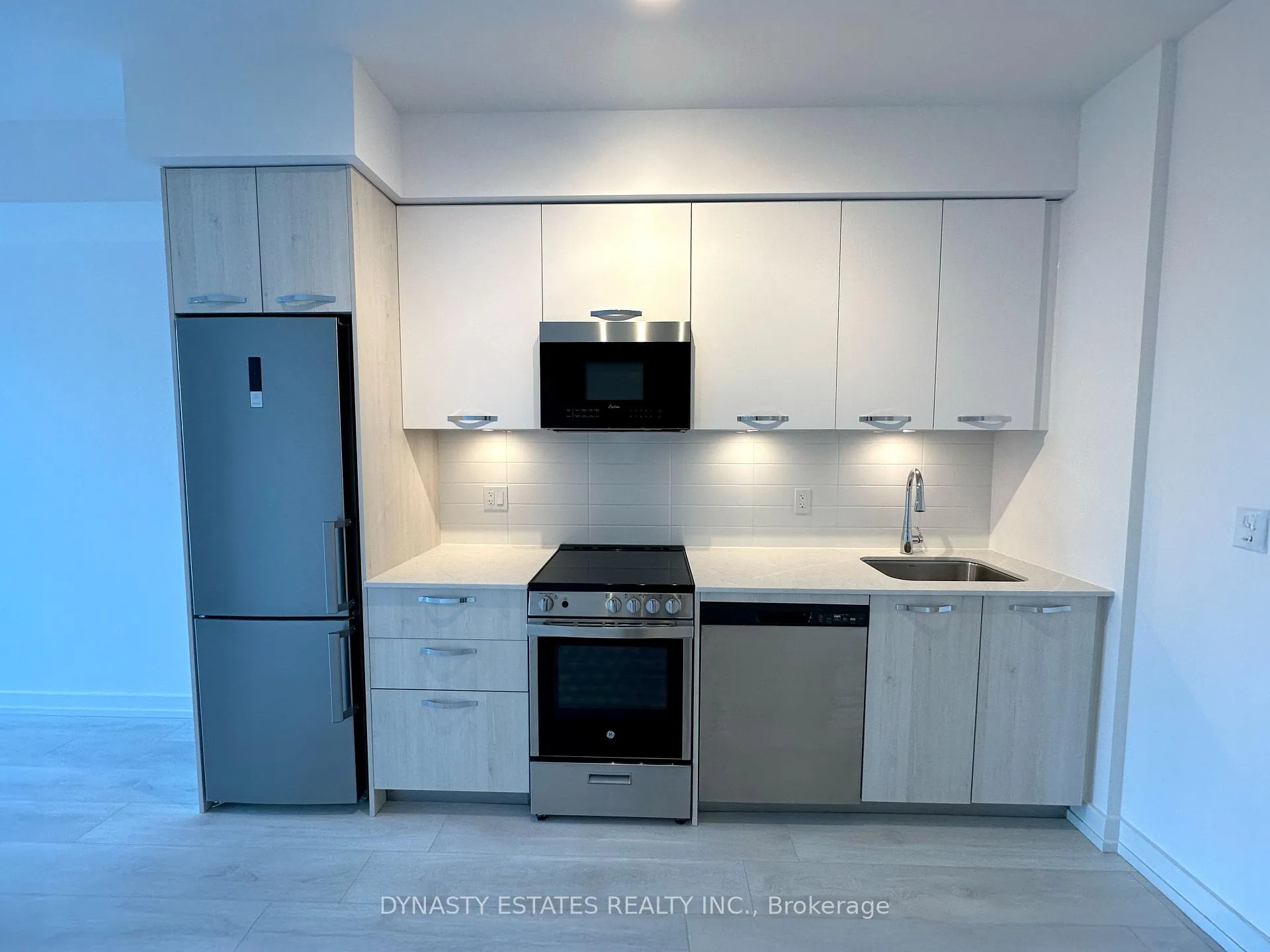 Photo 5 of Unit 908, 75 James Street S, Hamilton, Corktown — HOMEH