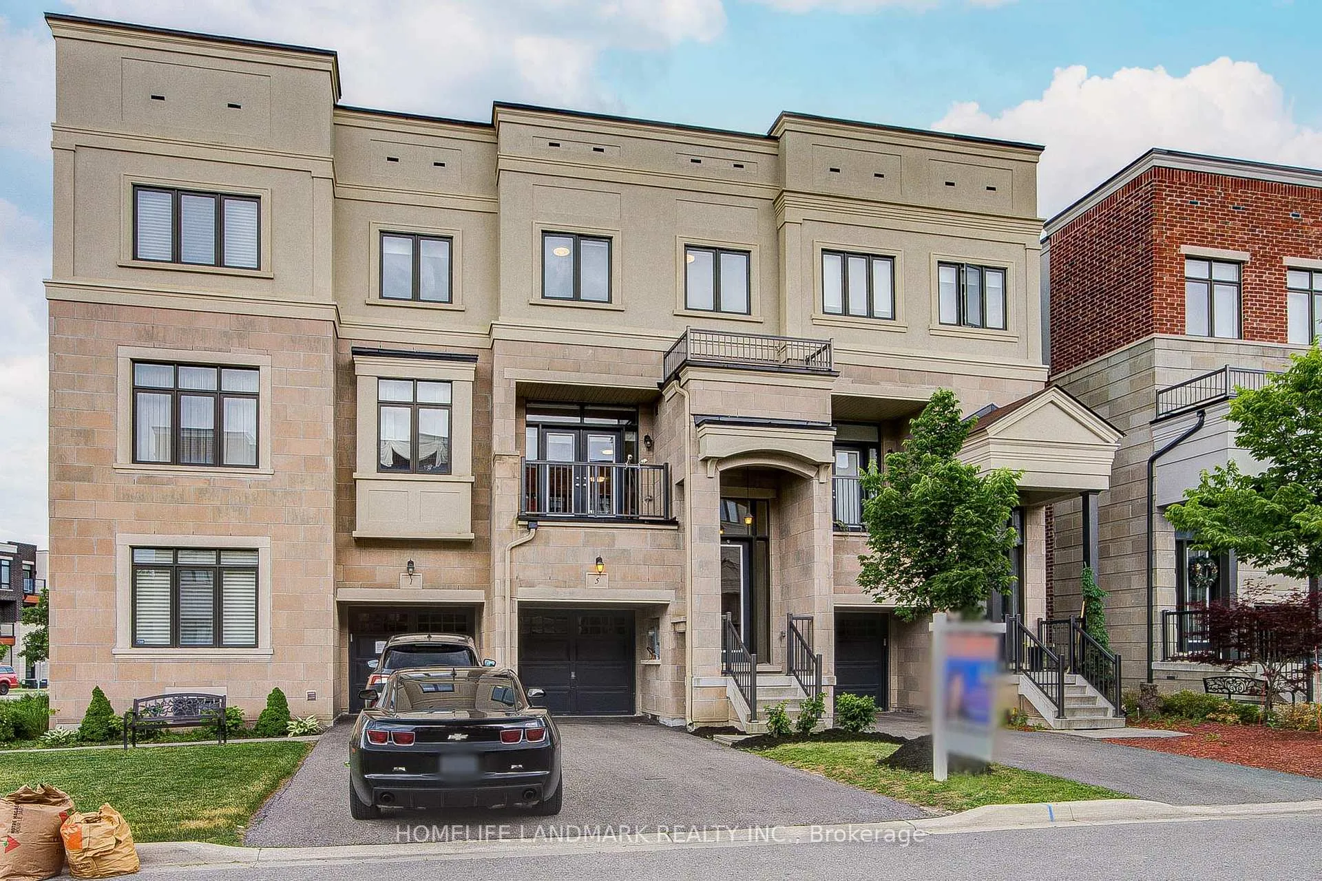 Photo 2 of 5 Arianna Crescent, Vaughan, Patterson — HOMEH