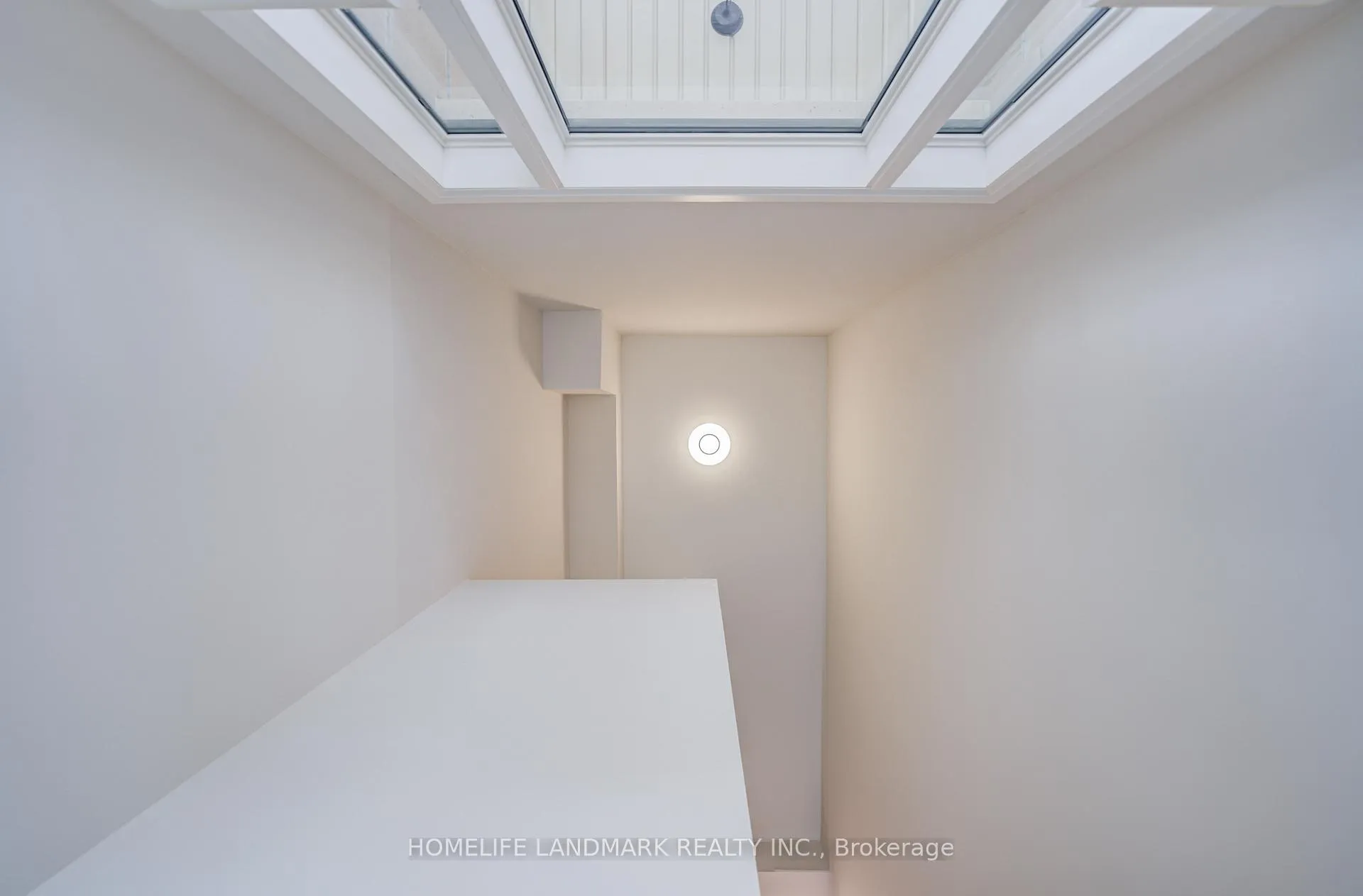 Photo 4 of 5 Arianna Crescent, Vaughan, Patterson — HOMEH