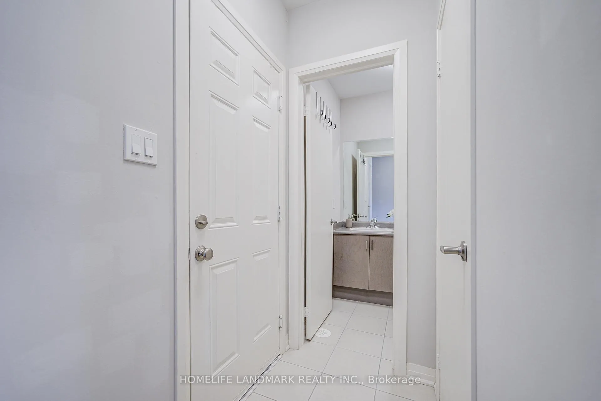 Photo 6 of 5 Arianna Crescent, Vaughan, Patterson — HOMEH