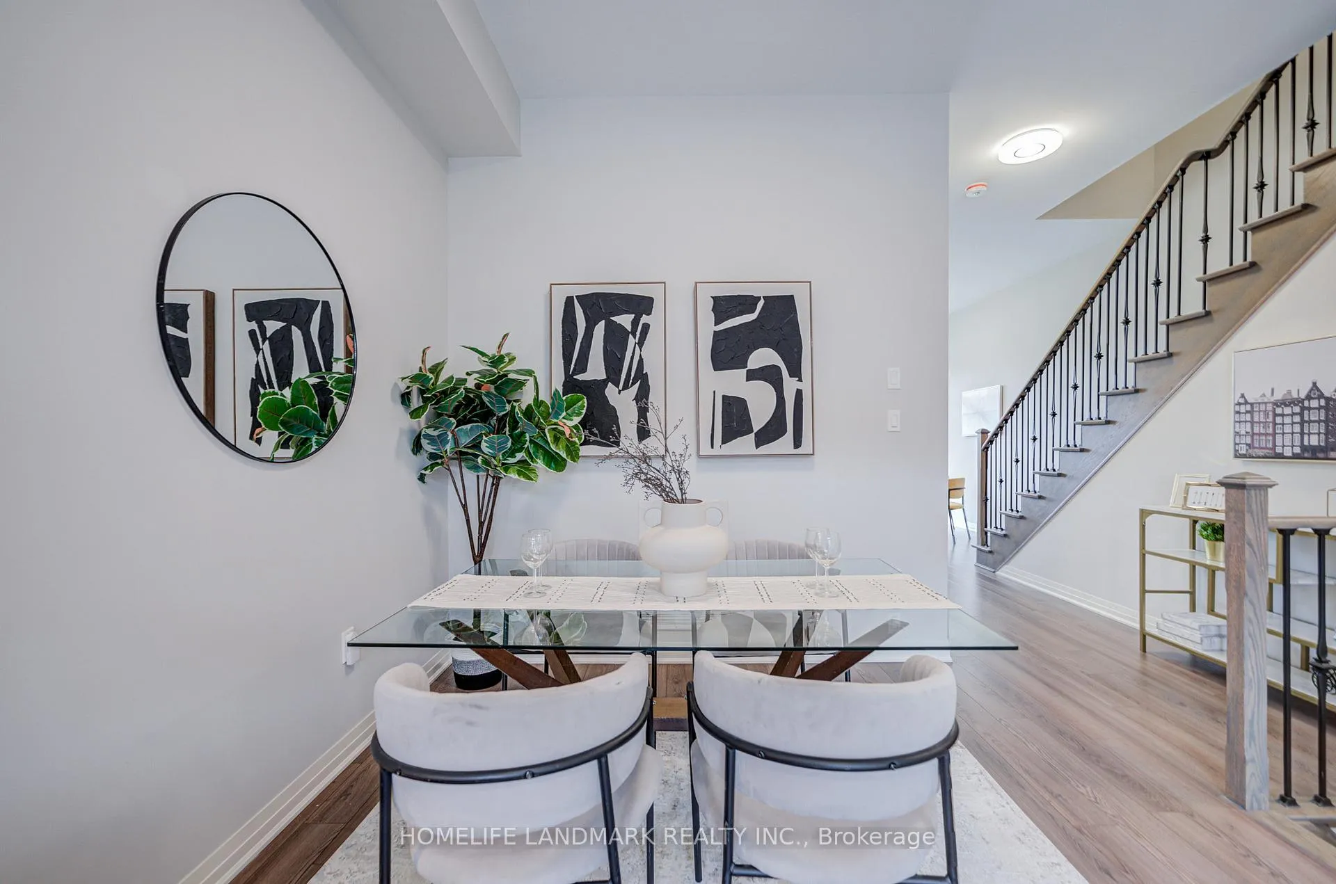 Photo 13 of 5 Arianna Crescent, Vaughan, Patterson — HOMEH