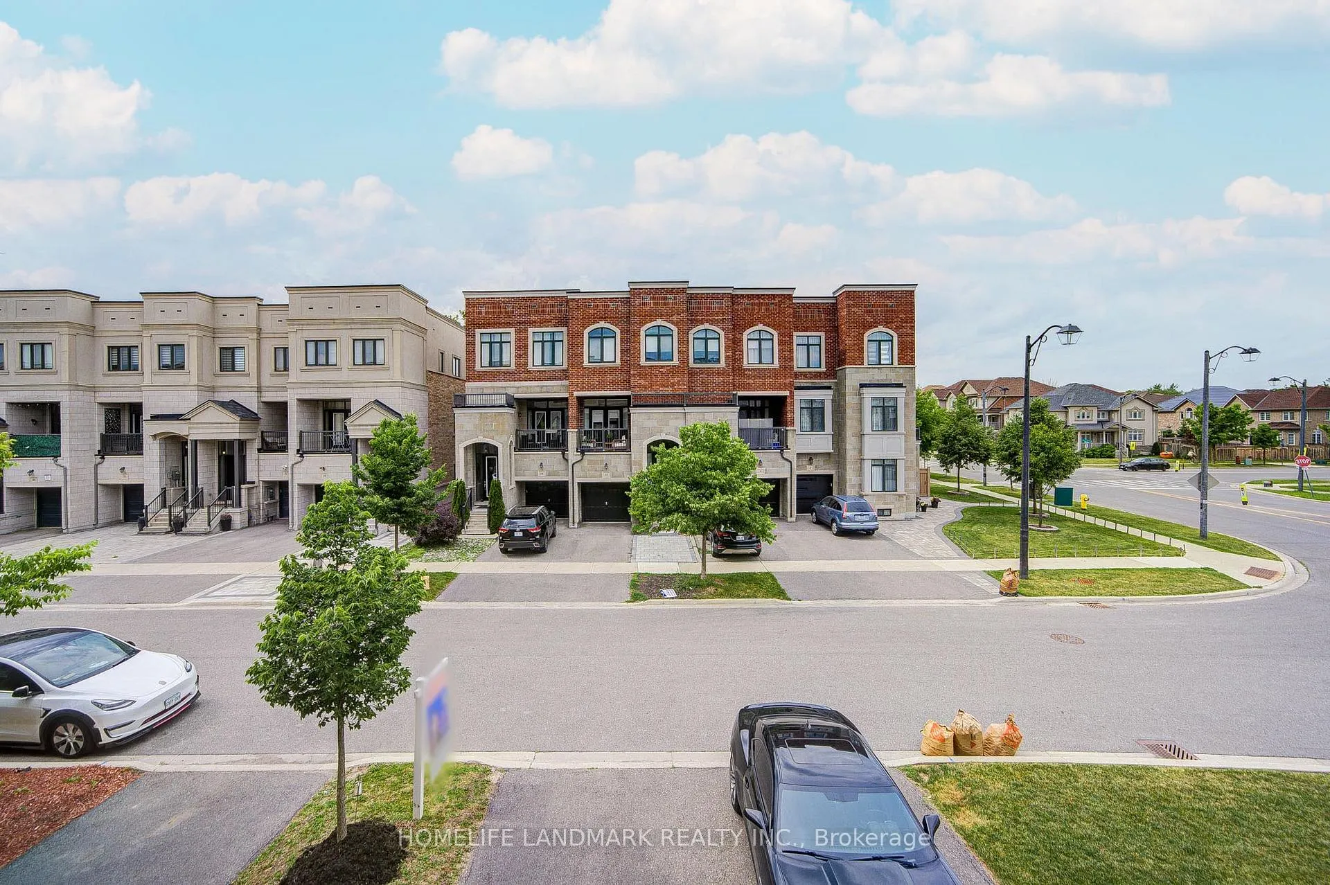 Photo 18 of 5 Arianna Crescent, Vaughan, Patterson — HOMEH