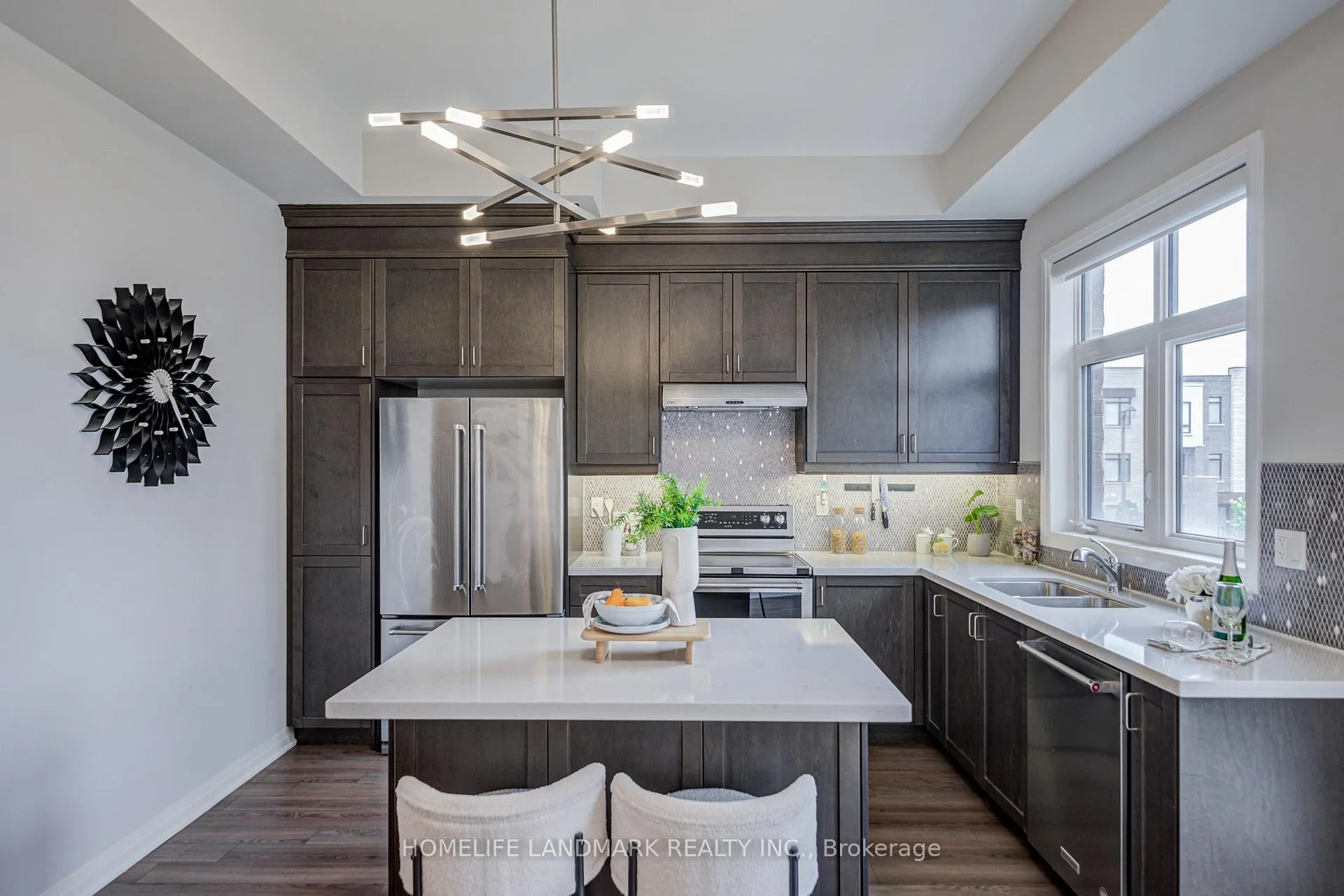 Photo 25 of 5 Arianna Crescent, Vaughan, Patterson — HOMEH