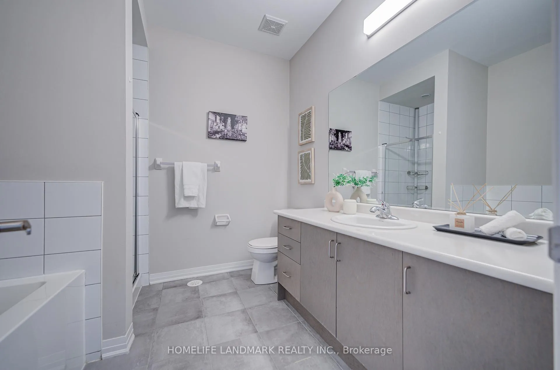 Photo 35 of 5 Arianna Crescent, Vaughan, Patterson — HOMEH
