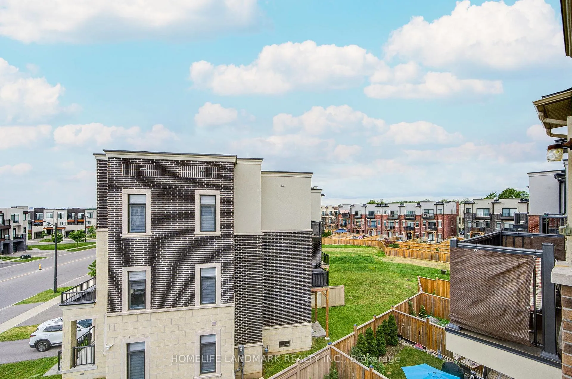 Photo 36 of 5 Arianna Crescent, Vaughan, Patterson — HOMEH