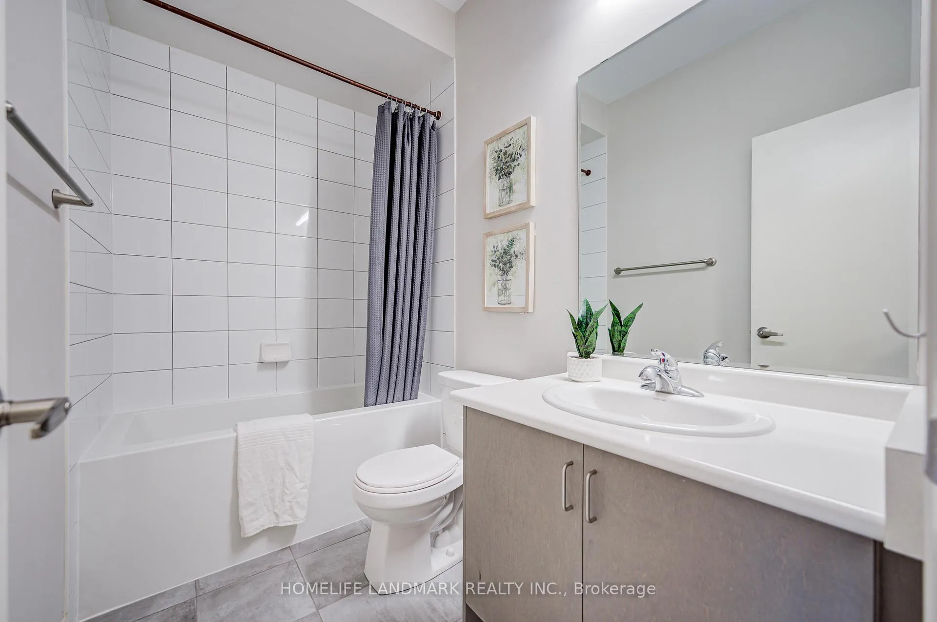Photo 37 of 5 Arianna Crescent, Vaughan, Patterson — HOMEH