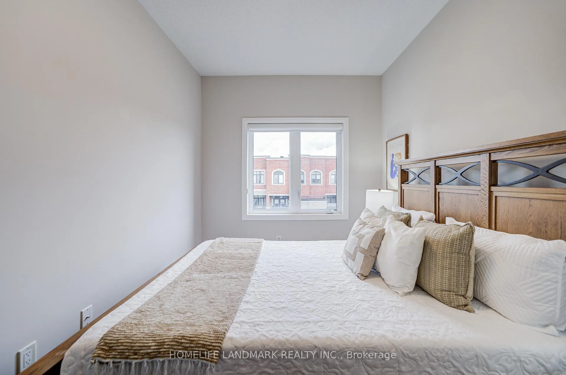 Photo 38 of 5 Arianna Crescent, Vaughan, Patterson — HOMEH