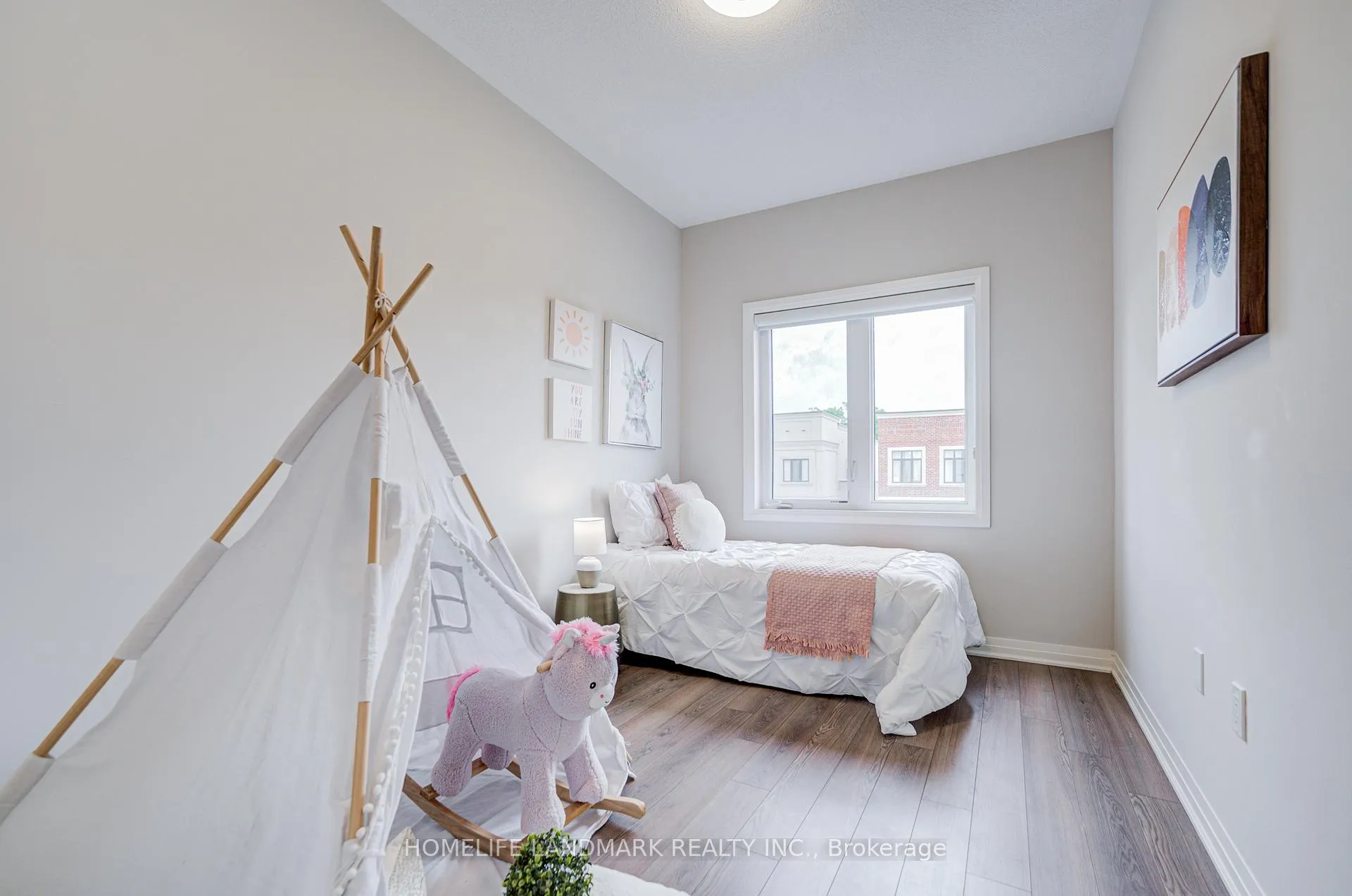 Photo 41 of 5 Arianna Crescent, Vaughan, Patterson — HOMEH