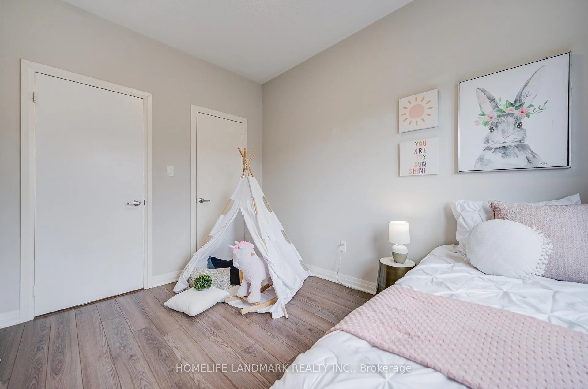 Photo 42 of 5 Arianna Crescent, Vaughan, Patterson — HOMEH
